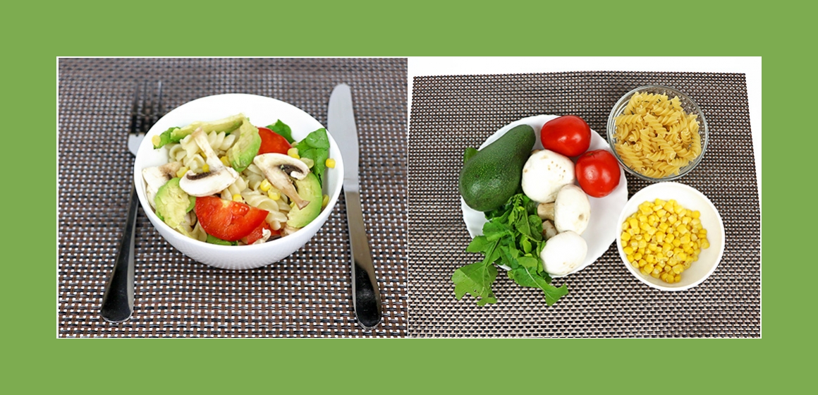 Schmackhafter Nudelsalat mit Avocado, Spinat, Tomaten, Pilzen und Mais