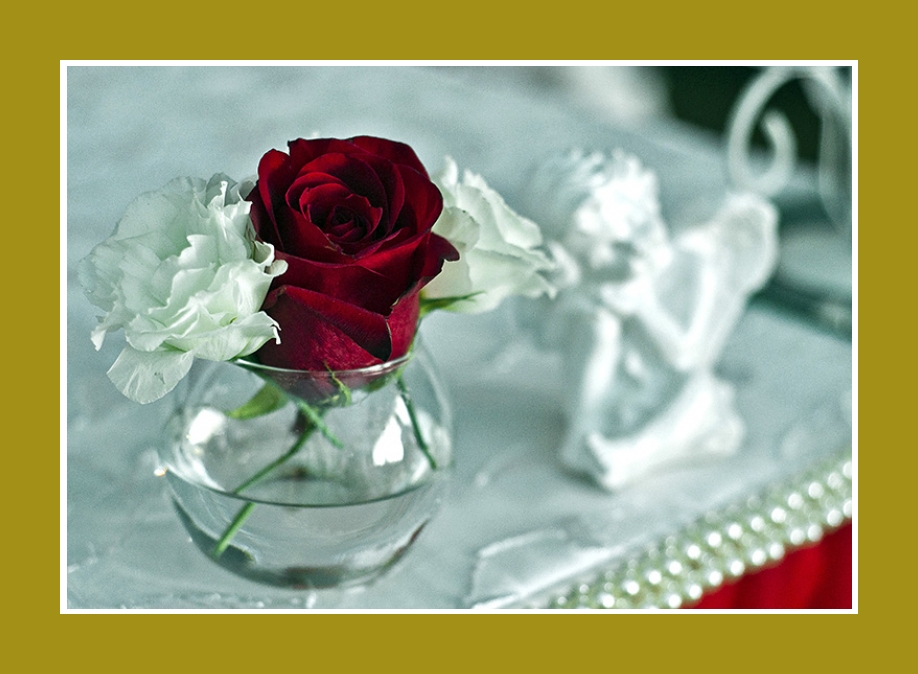Blumen in runder Vase Rosen Hochzeitsdekorationen Tisch