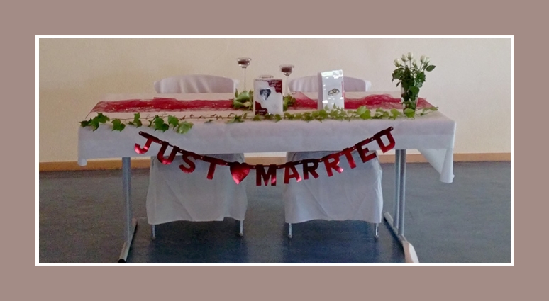Hochzeitsdeko in Weiß, Rot und Grün von Jolanta & René - Stuhlhussenverleih  - Tischdeko & Hochzeitsdeko